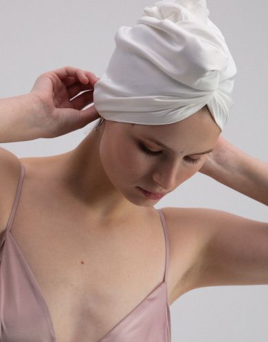 Free video tutorial. How to sew a turban from silk.